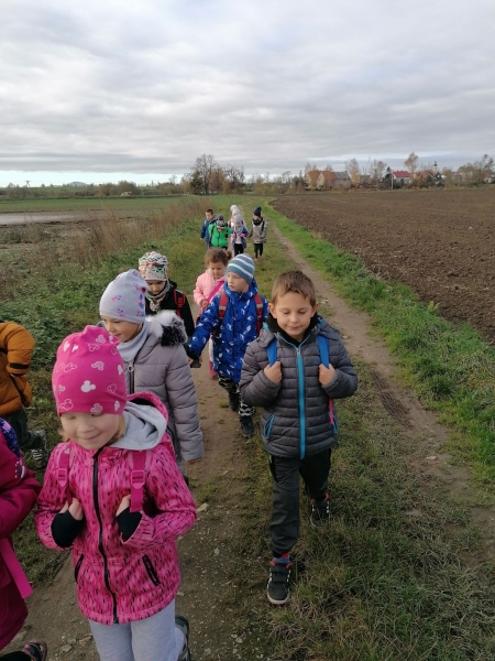 Maszerujemy polną drogą.jpg